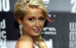 photo-paris-hilton-souriante