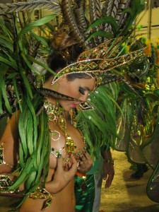 Samba_Dancer_-_GRES_Mocidade_Independente_de_Padre_Miguel_-_Rio_de_Janeiro_-_Carnival_2010_-_(1)