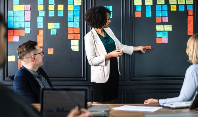 conseil-d'administration-numerique-femme