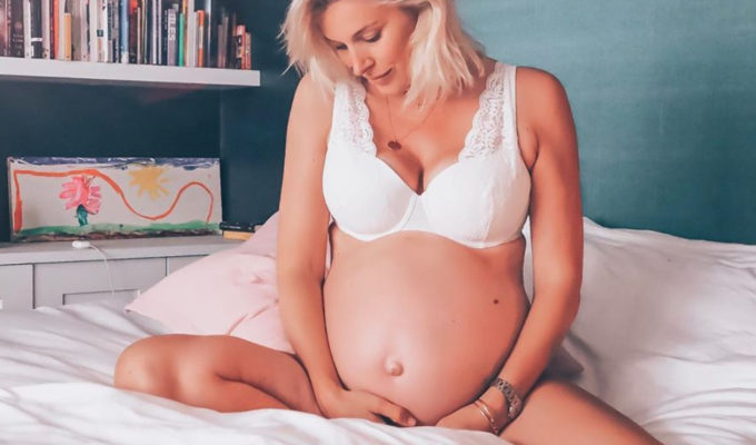 femme-enceinte-faux-ventre