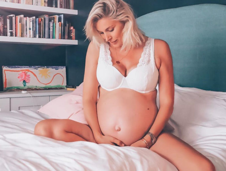 femme-enceinte-faux-ventre