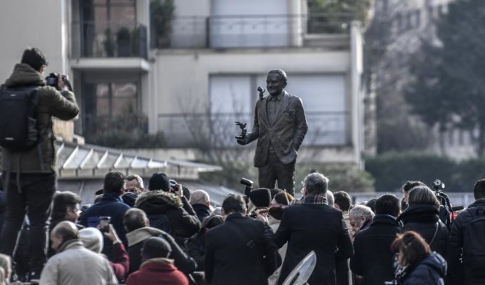 annee bd statue goscinny inauguree paris - Métropolitaine